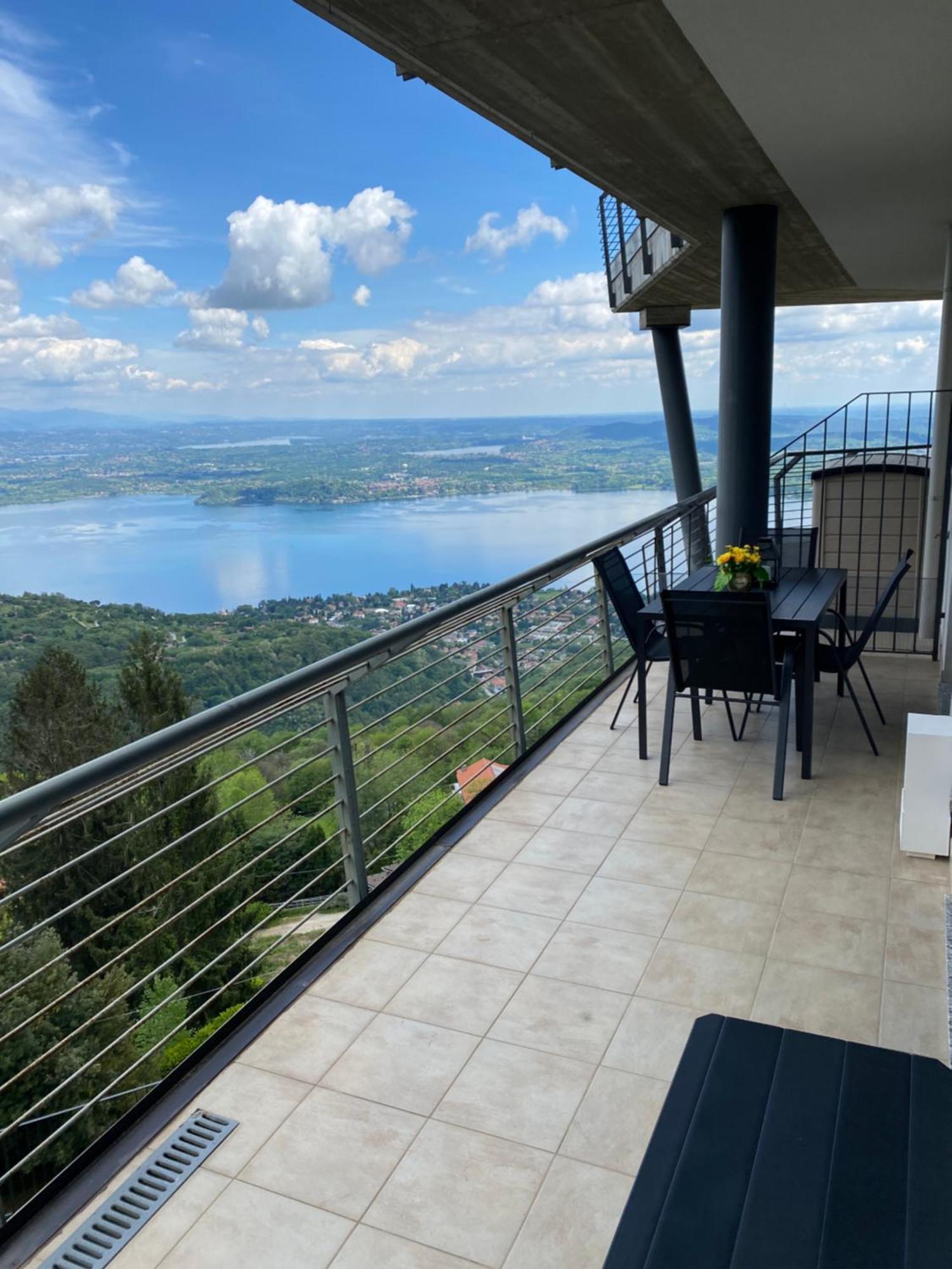 Dolcevista Apartment Massino Visconti Bagian luar foto