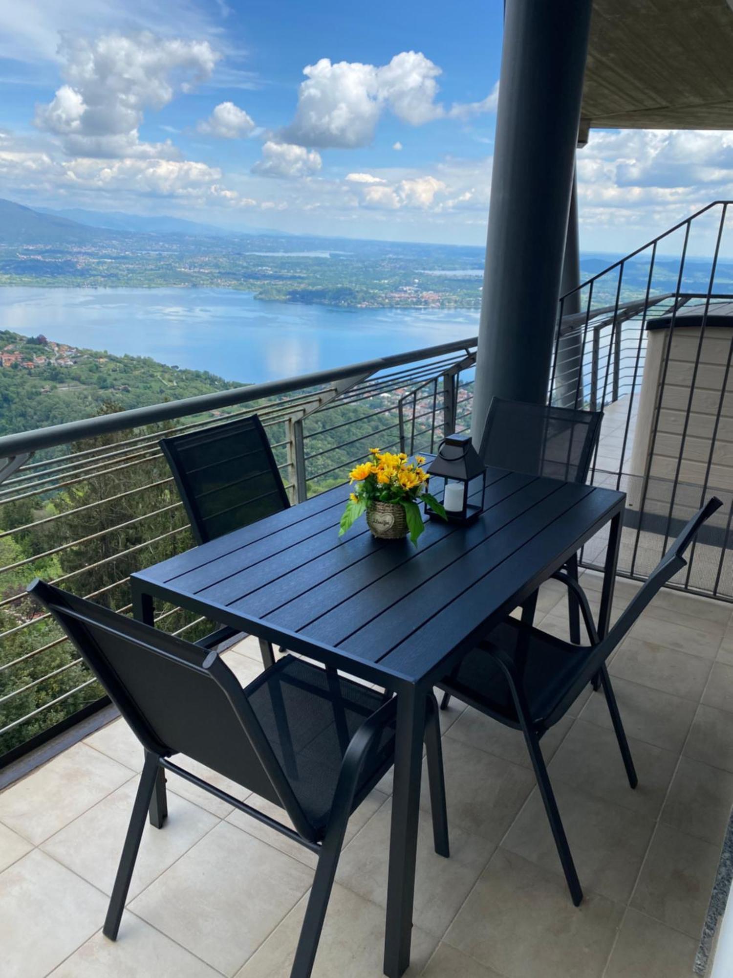 Dolcevista Apartment Massino Visconti Bagian luar foto