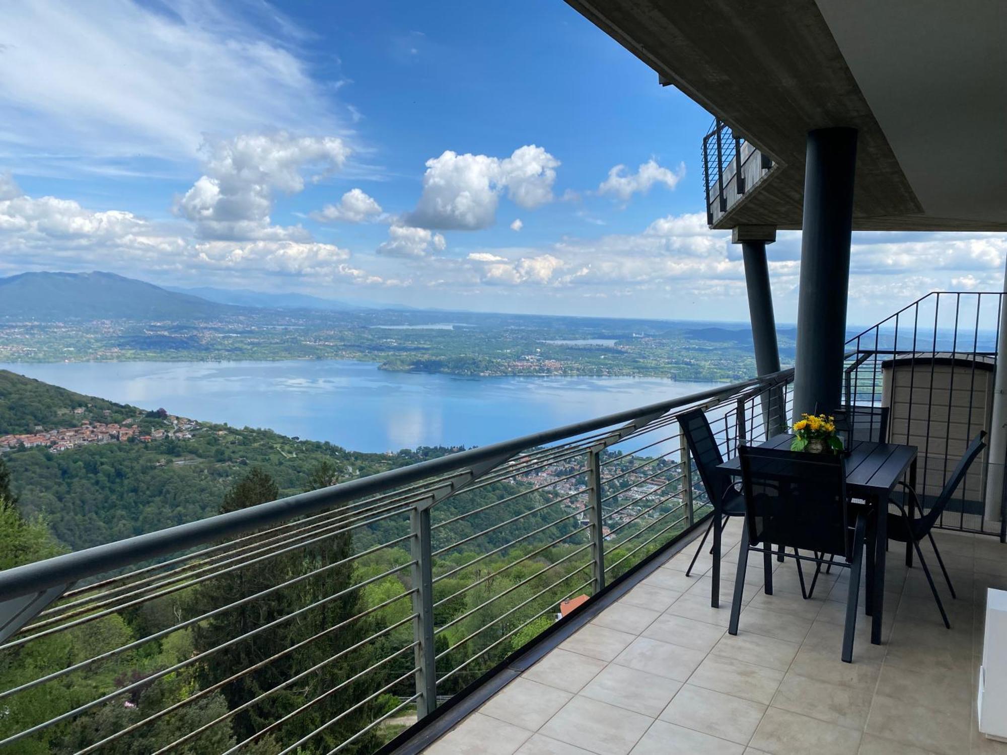Dolcevista Apartment Massino Visconti Bagian luar foto