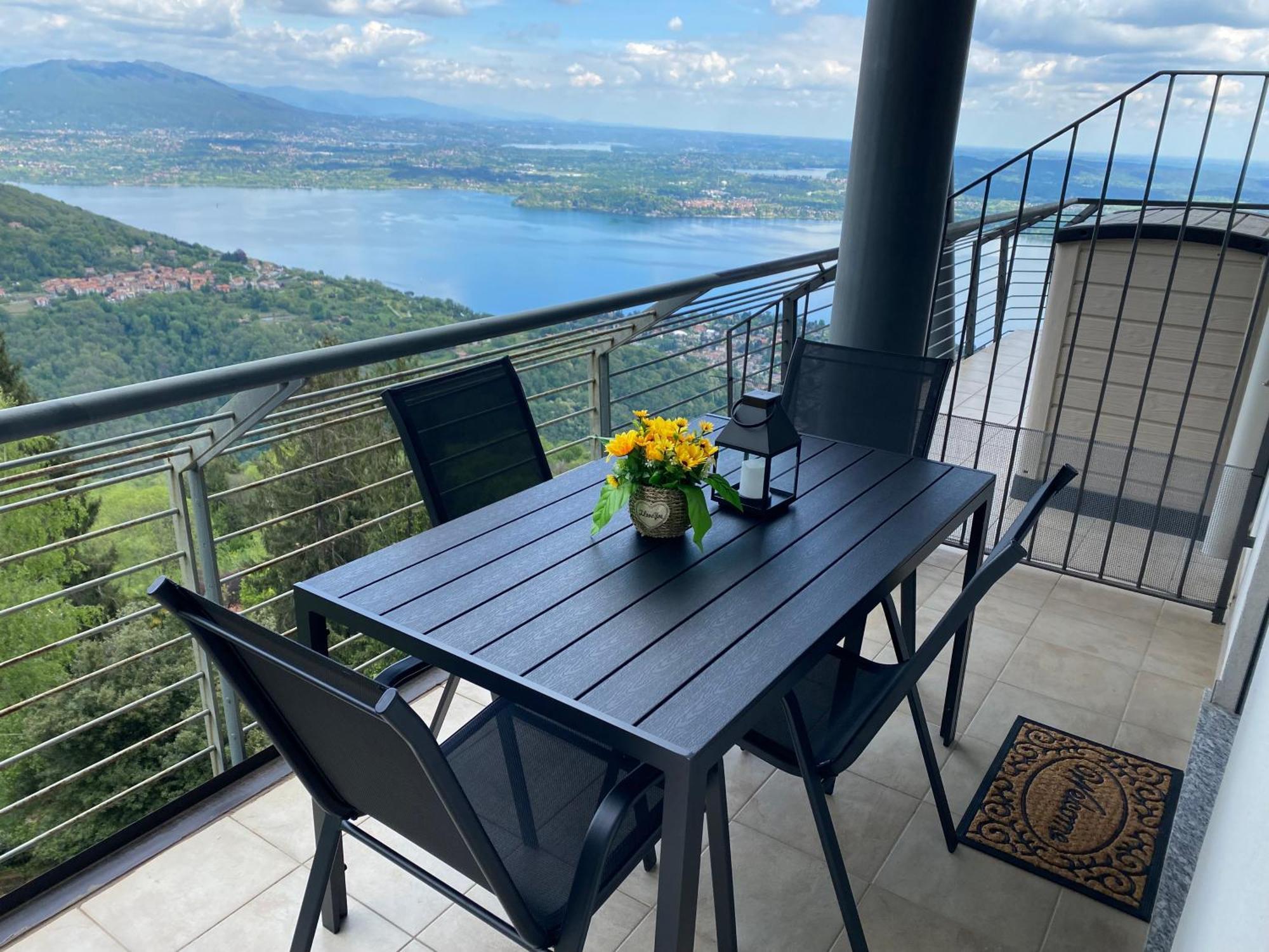 Dolcevista Apartment Massino Visconti Bagian luar foto