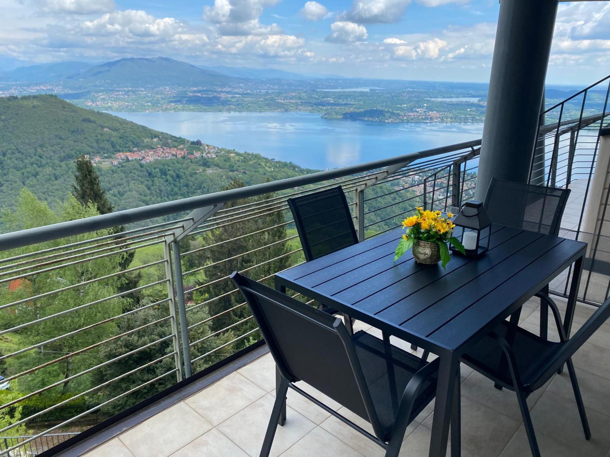 Dolcevista Apartment Massino Visconti Bagian luar foto